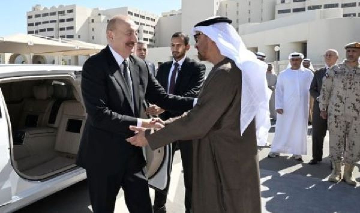 Azərbaycan və BƏƏ prezidentləri Əbu-Dabidə birgə hərbi təlimi izləyiblər - Fotolar