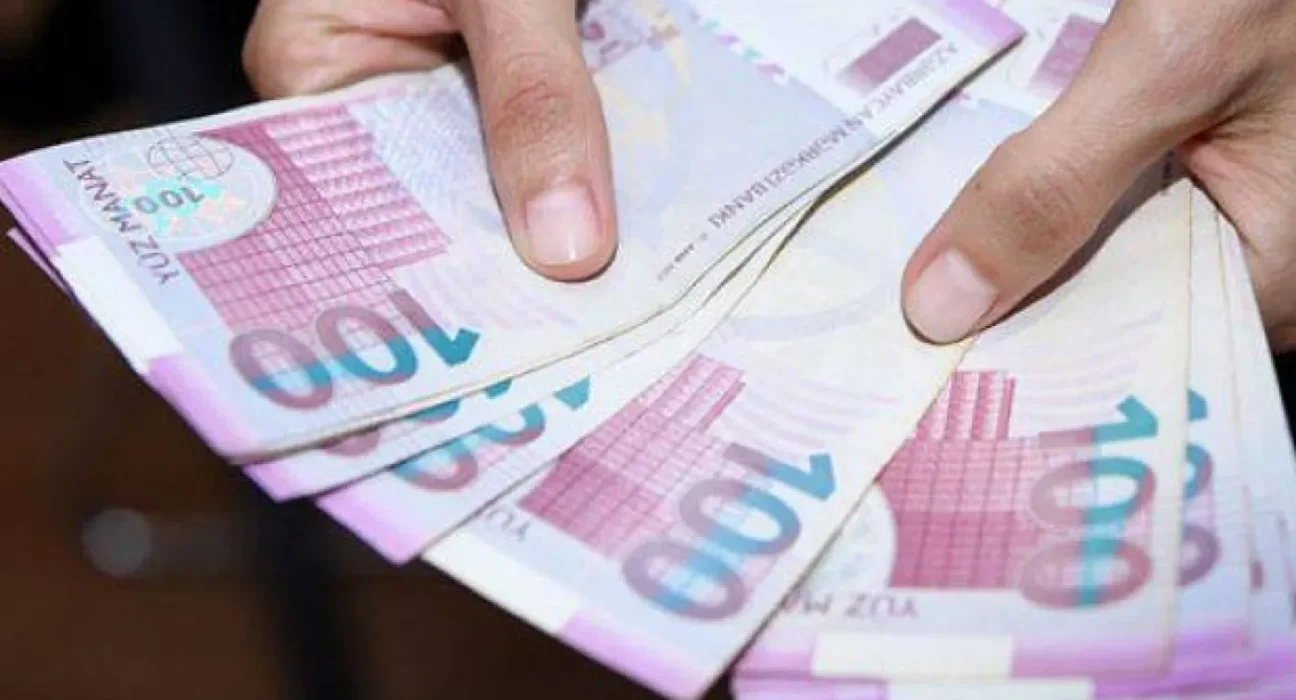 Məmurlara hər ay əlavə 100 manat veriləcək