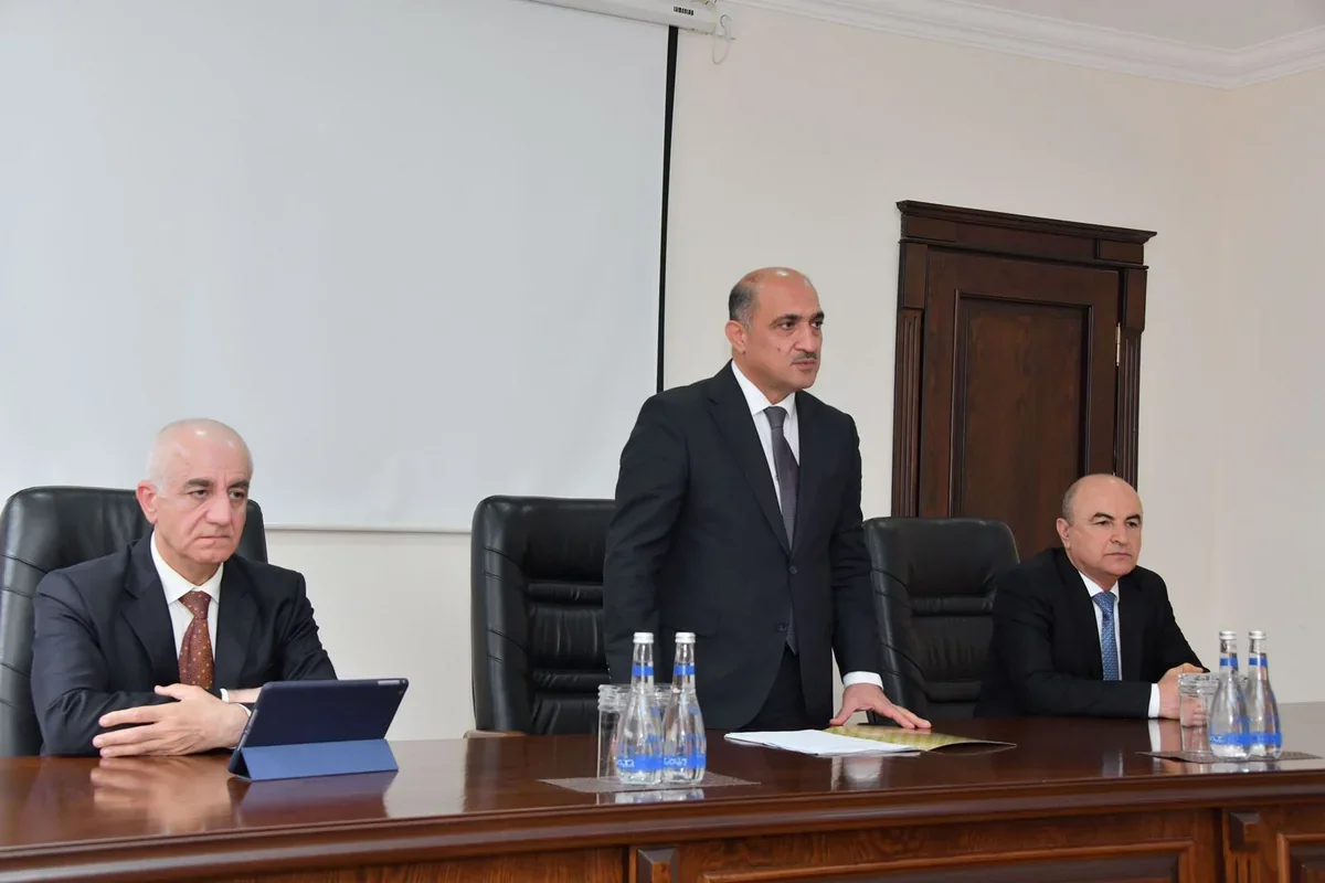 Universitetin yeni rektoru kollektivə təqdim olunub