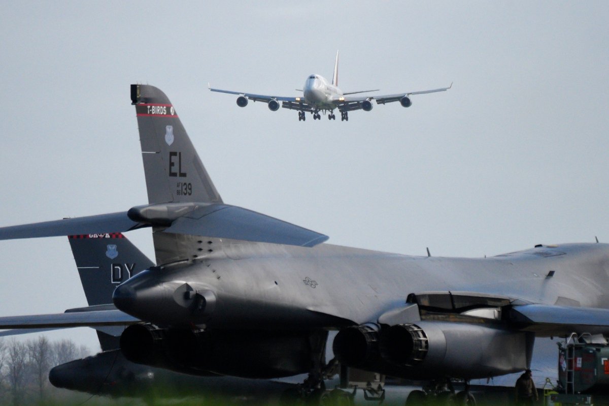 Ən güclü hərbi hava bazaları - orada çoxsaylı təyyarələr döyüşə hazır vəziyyətdədir