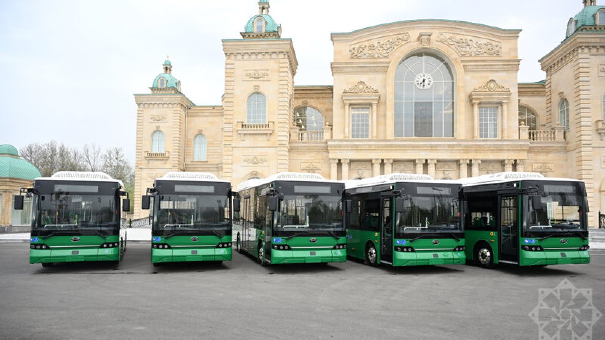 Azərbaycan Ukraynaya 5 elektrik avtobusu hədiyyə edib
