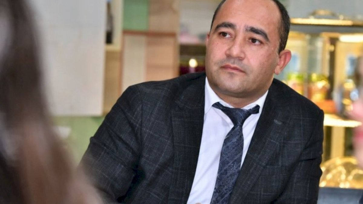 Naxçıvanda ailəli qadının evinə girən deputat pəncərədən qaçıb