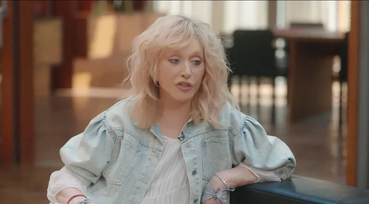  Pop-diva mini-yubkada görüntülənib - Foto