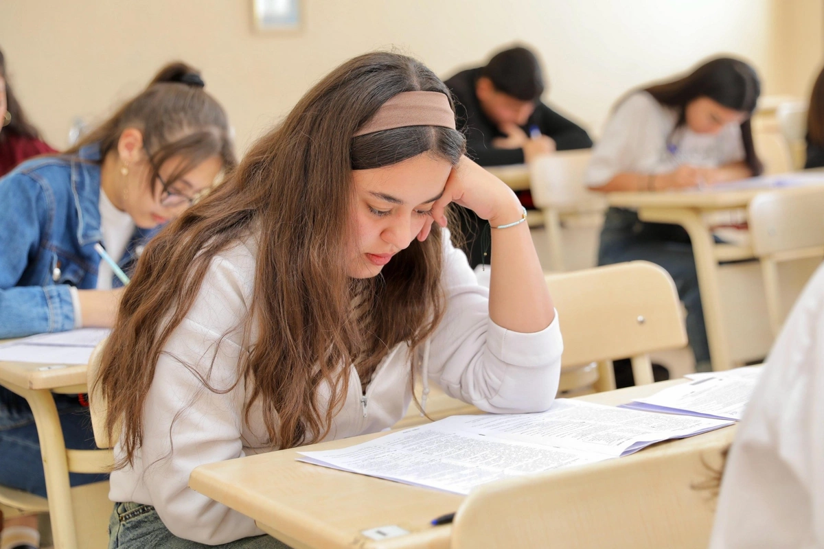 Bu gün buraxılış imtahanıdır