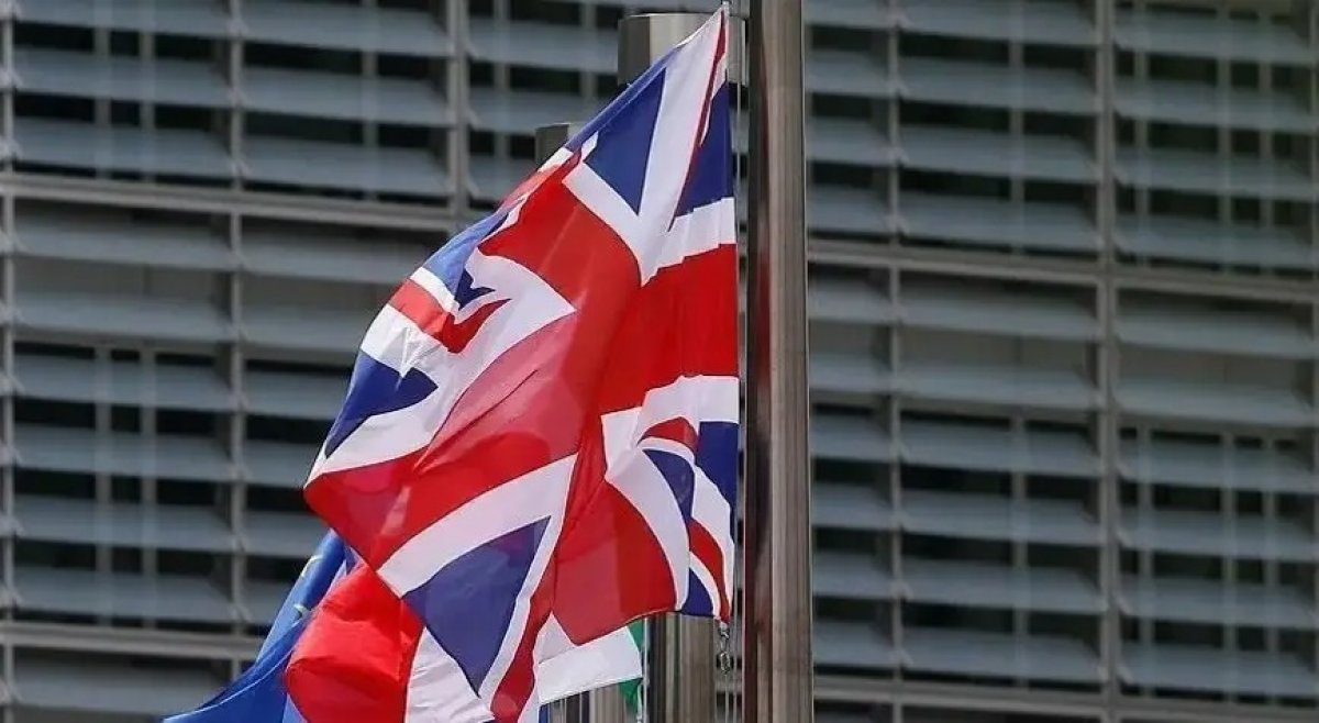 Britaniyada işsizlik azalsa da, tələbələr iş axtarır