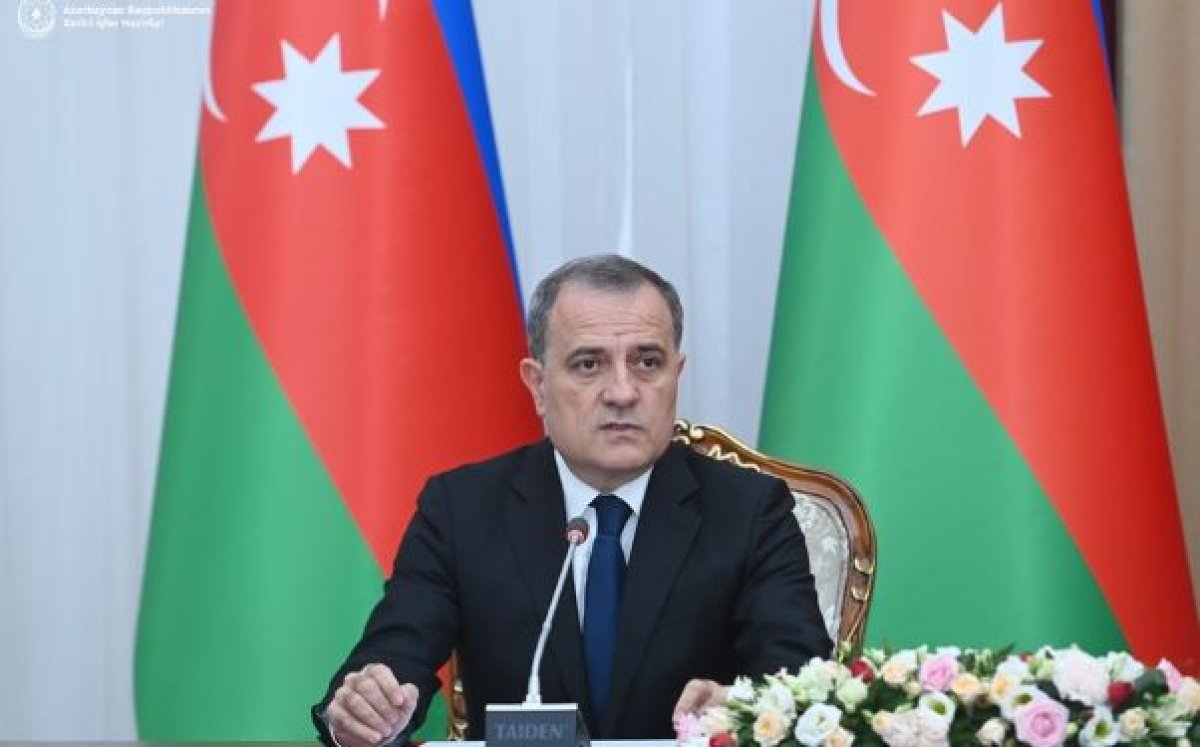 Ceyhun Bayramov Mövlud Çavuşoğluna zəng edib