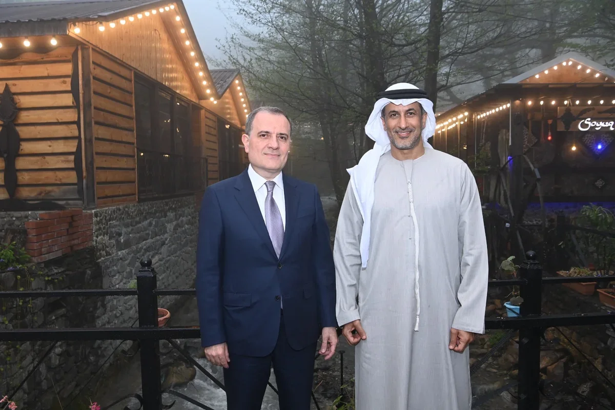 Ceyhun Bayramov BƏƏ Dövlət naziri ilə müzakirə aparıb