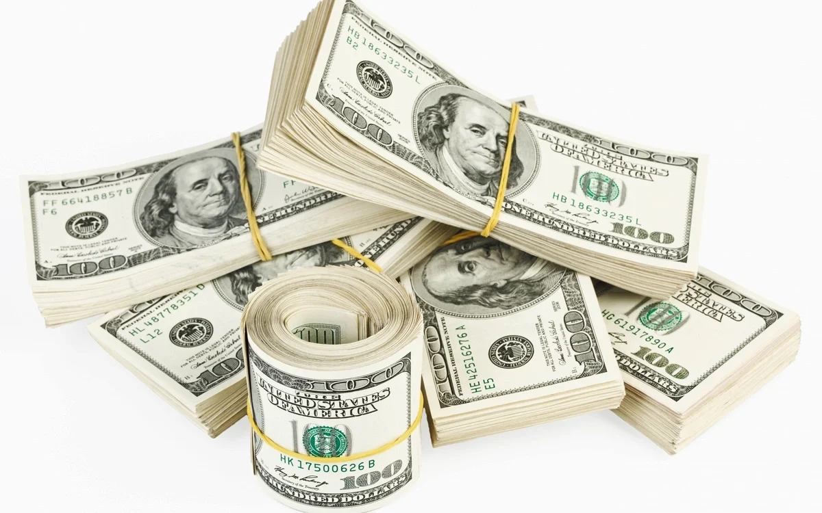 Trampın imzası olan dollar əskinasları tədavülə buraxılacaq