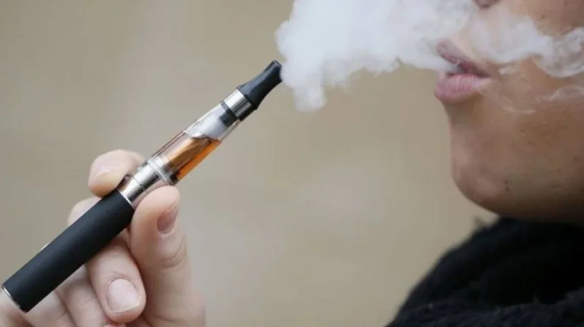 Elektron siqaretlərlə bağlı qadağa qüvvəyə minib