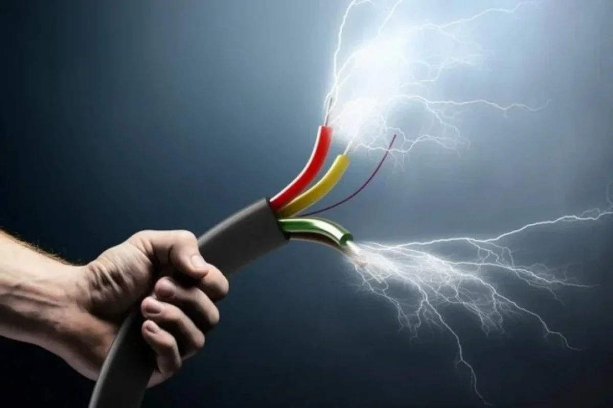 Elektrik cərəyanı azyaşlını öldürüb