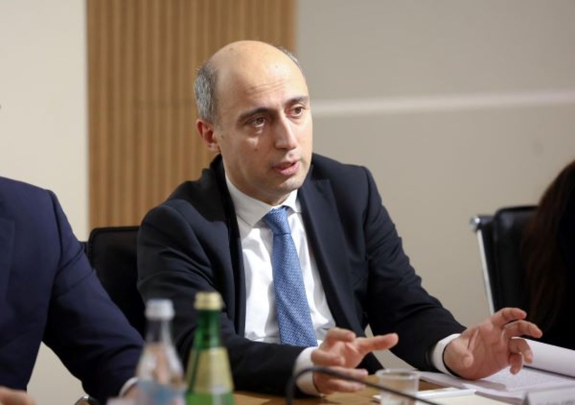 Emin Əmrullayev: 