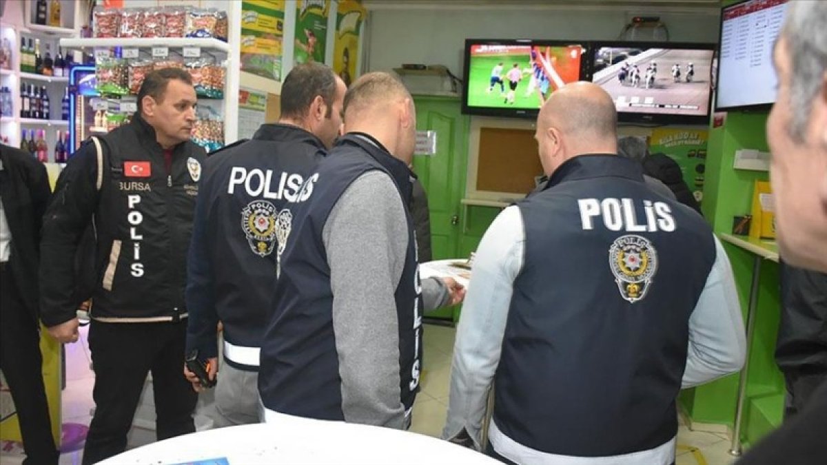  Türkiyədə daha 14 tanınmış şəxs tutulub