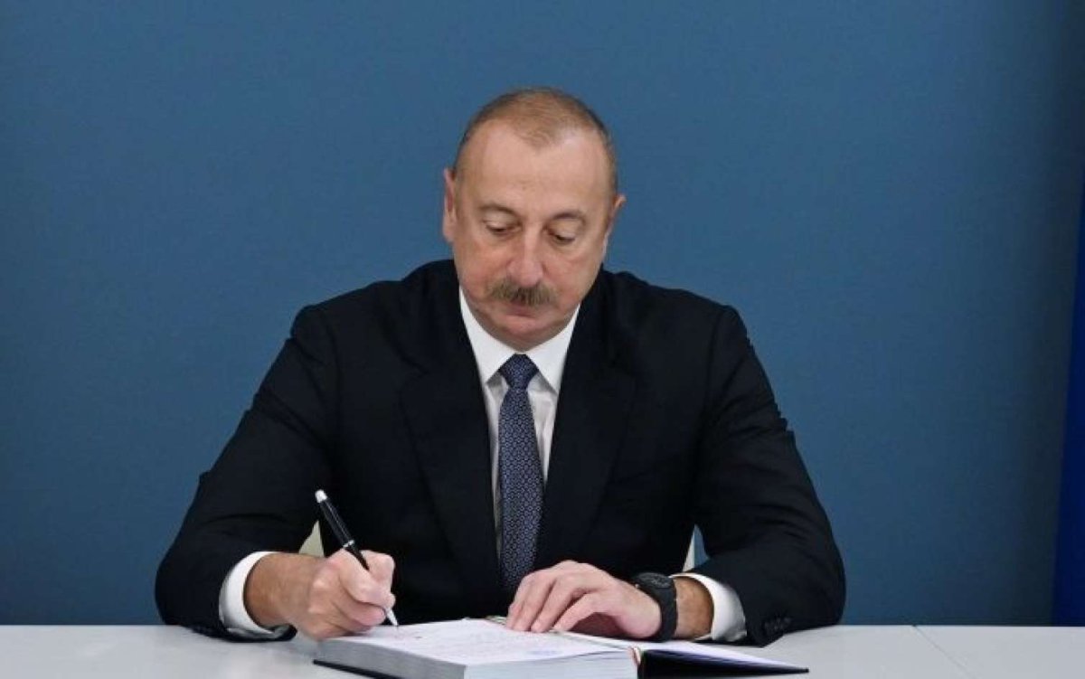 Prezident universitetə rektor təyin edib