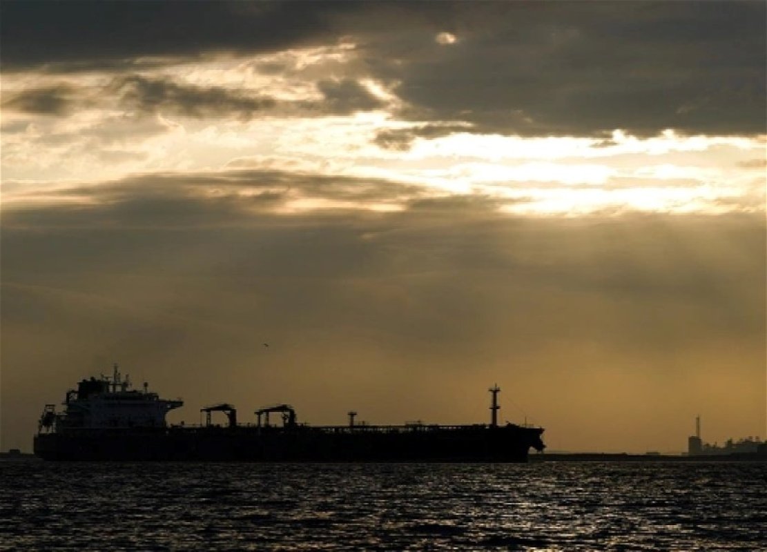 İran ABŞ hərbi gəmilərinə zərbələr endirib