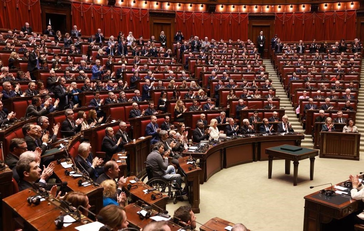 İtaliyalı deputatlar Rusiyaya qarşı sanksiyaların ləğvini dəstəkləyib