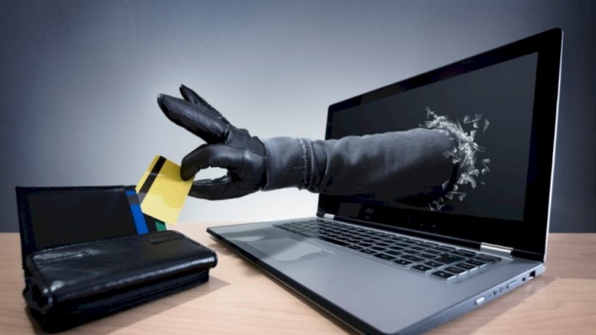 10 milyon dolları ələ keçirən şəxs saxlanılıb