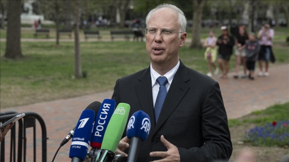 Dmitriyevin Parisdə kiminlə görüşdüyünü sirr saxlayırlar