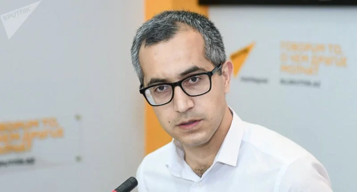 Təhsil ekspertinin məhkəməsi keçirilib
