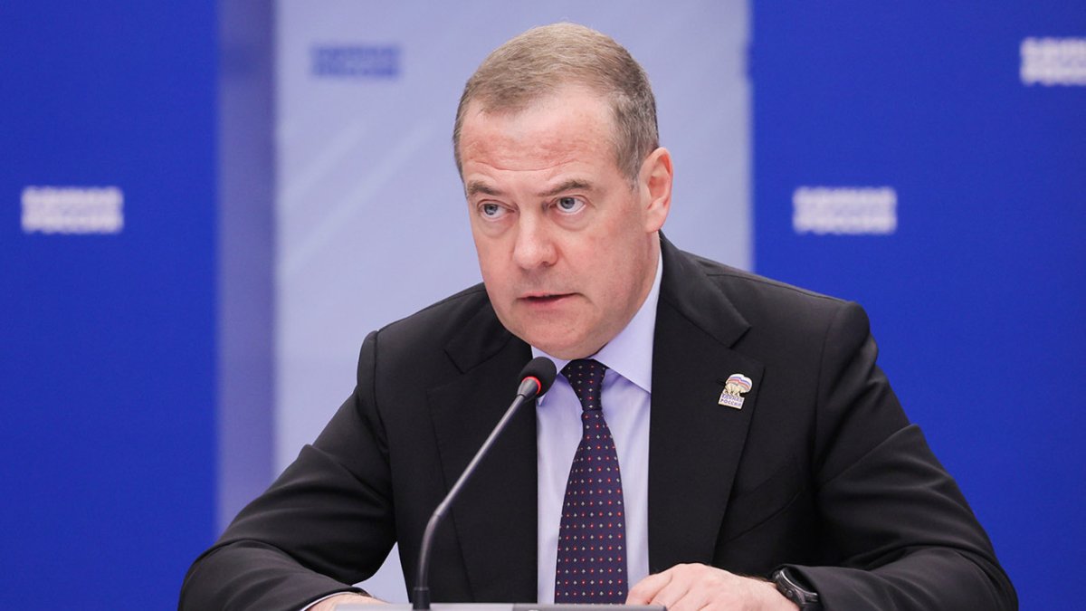 Medvedev: İran ətrafında vəziyyət qeyri-müəyyən olaraq qalır