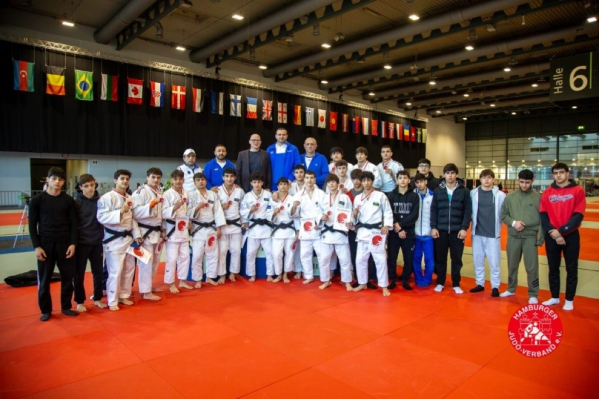 Milli komandamız qızıl, gümüş və bürünc medallar qazanıb