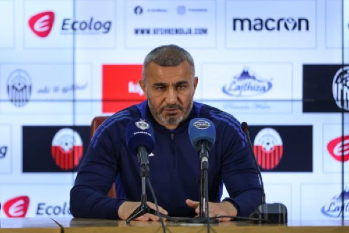 “Qarabağ”ın baş məşqçisi yeni mağaza açıb