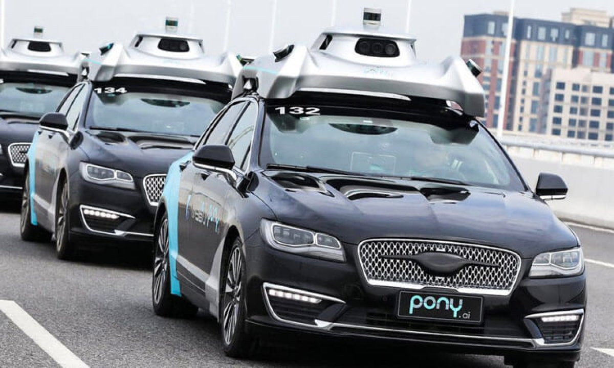 Robotaksilərin kütləvi nasazlığı nəqliyyatın hərəkətini dayandırıb