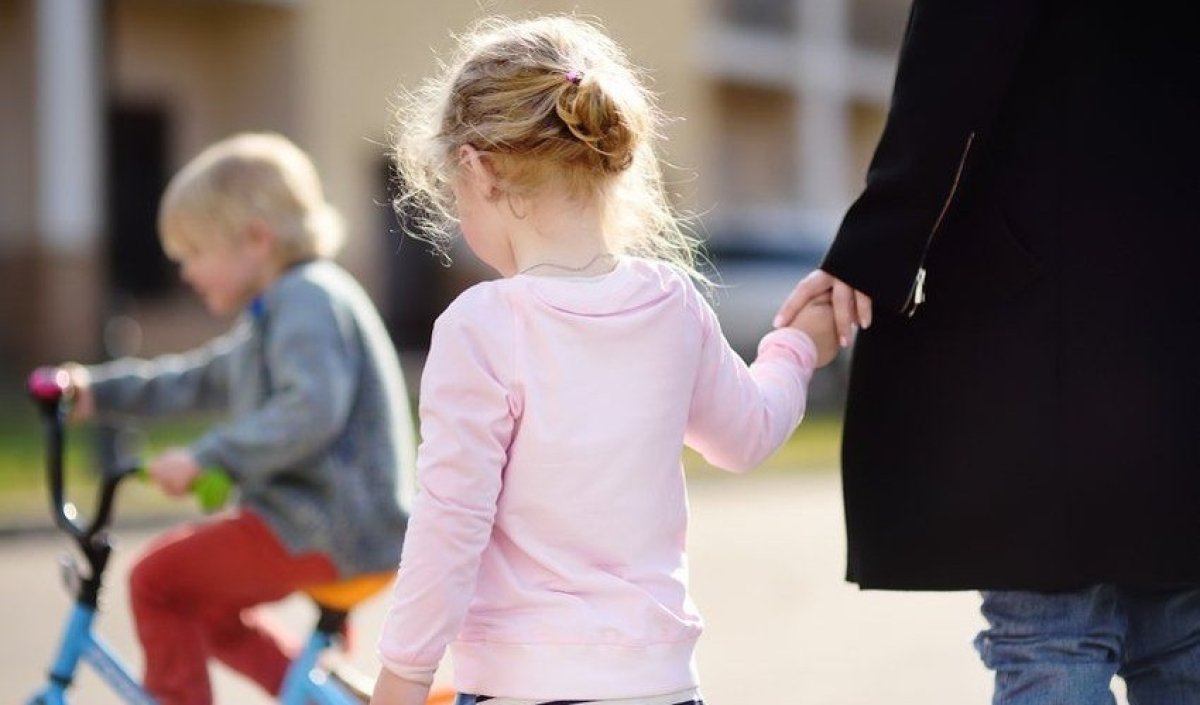 Agentlik 856 uşağı övladlığa verib